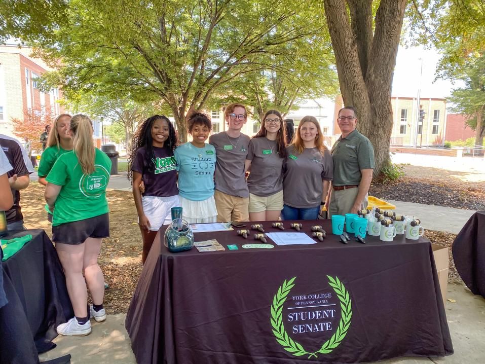 Student Senate members with President Burns.