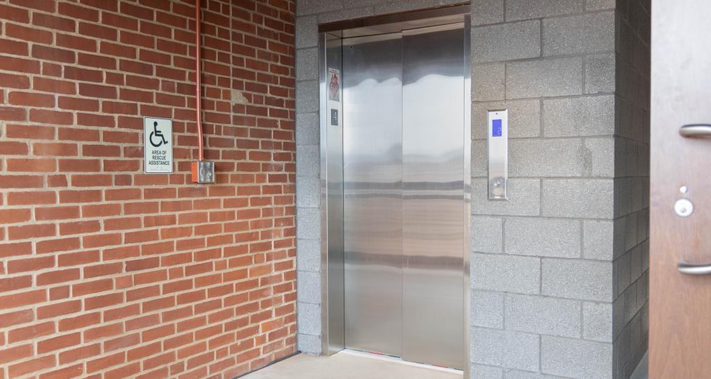 The accessible entrance to the elevator at the Knowleedge Park House.