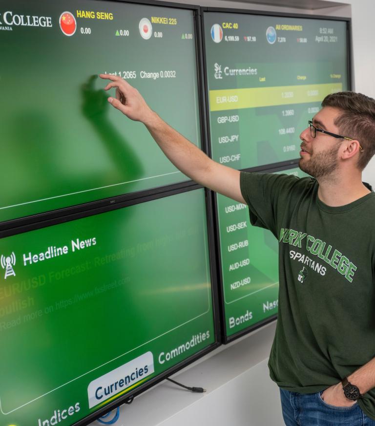 Student uses NASDAQ Trading system in the NASDAQ Trading Lab at York College